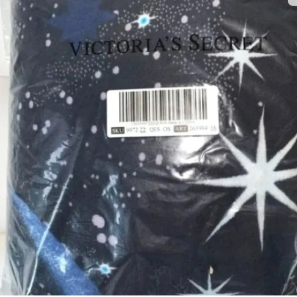 Rare & NWT Victoria’s Secret Galaxy Celestial Sherpa Throw Blanket - Picture 11 of 12